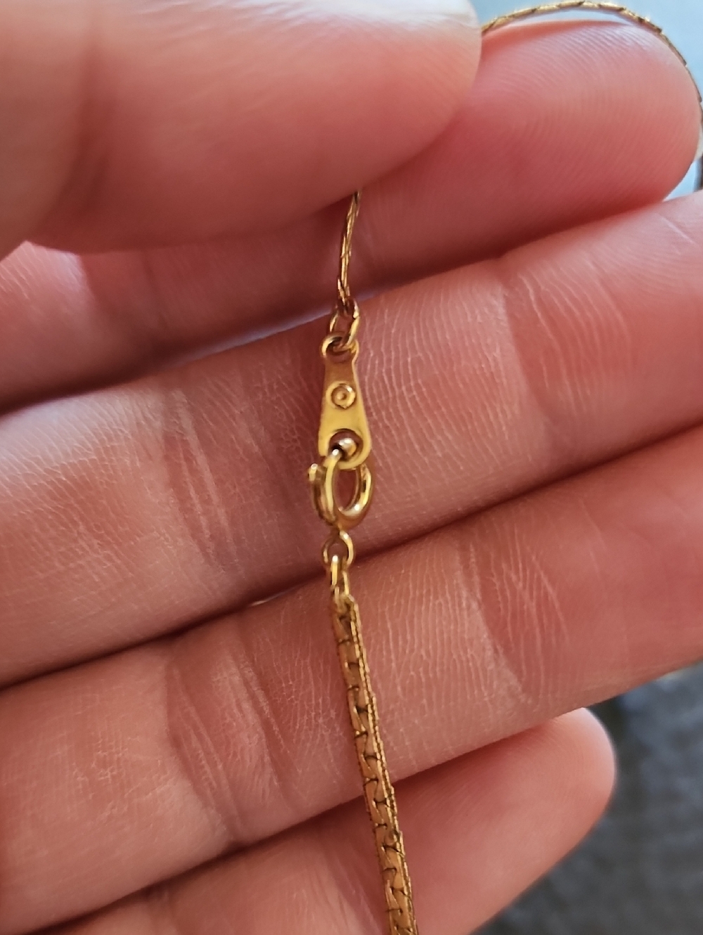 VTG Avon Gold Tone Women's Necklace with Red Gem Accent - Picture 8 of 9